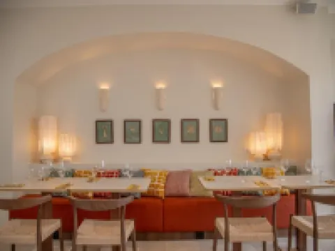 เมอร์เคียว อาร์ลส์ เซ็นเตอร์ อารีนส์ โรงแรมในอาร์ล