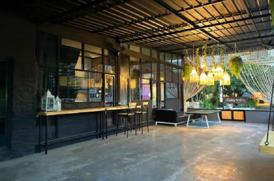 Lazy Lizard Hostel Hotels near Maria food halal samui