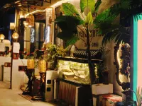 Zanjia Homestay (Kaifeng Wansui Mountain Dasong Wuxia City Songdu Imperial City Tourism Resort Area)