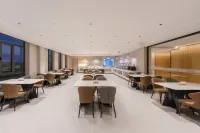 Home Inn Affiliated - Rui Emerald Cloud Hotel (Dalian Changxing Island Santang Central Street) - parking