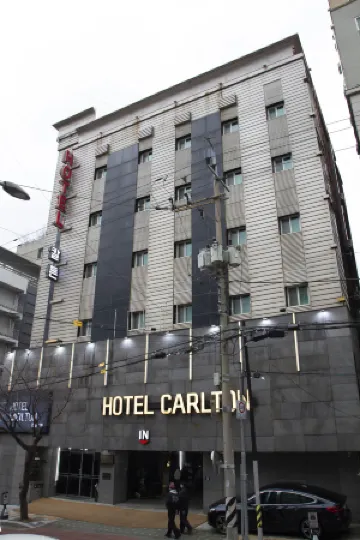 Carlton Hotel Отели рядом с достопримечательностью «Juan Central Church»