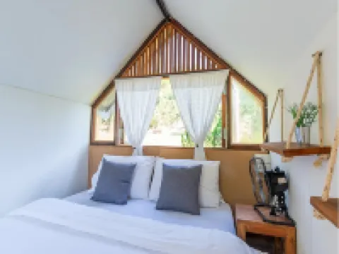 Lion Cafe Resort Hotels in Hang Dong