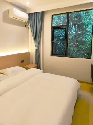 Old Alley Time Homestay (Zigong North Station, Ziliujing Old Street Branch) - เปิดใหม่
