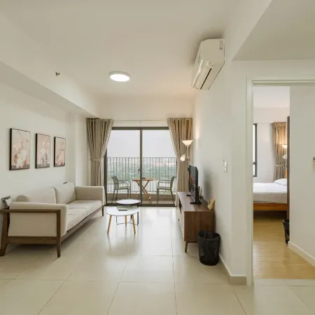 Panda Garden Hotel &Apartment Отели рядом с достопримечательностью «Гипермаркет Vincom Plaza Thu Duc»