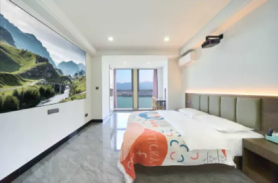 雲上春江酒店（桐廬富春江店） 鄰近杭州技師學院的酒店