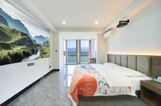 Yunshang Chunjiang City Homestay (Tonglu Fuchunjiang Branch)