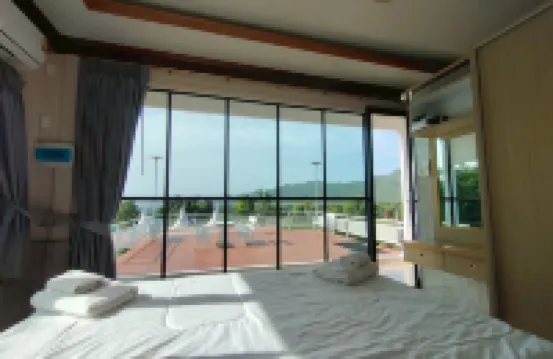 Honey Queen Resort