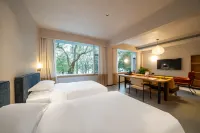Floral Hotel · RongShi Hotel(Guilin Elephant Trunk Hill Two Rivers and Four Lakes Hotel)