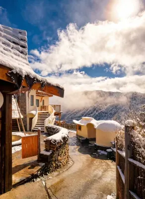 Four Girls Mountain Lanxi Wild Luxury Hotel (Changpinggou Scenic Area Branch)