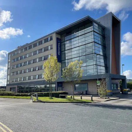 Travelodge Liverpool John Lennon Airport Отели рядом с достопримечательностью «St Michaels»