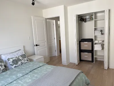 Vancouver Stay-Modern Richmond Home next to YVR airport-Grand and Stlyish Hotels in 