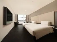 Wuhan Yellow Crane Tower Jiyu Bridge High-altitude River View Atour Hotel