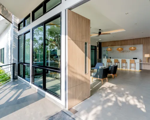 Aster Canopy Suites & Living ラヨーンのホテル