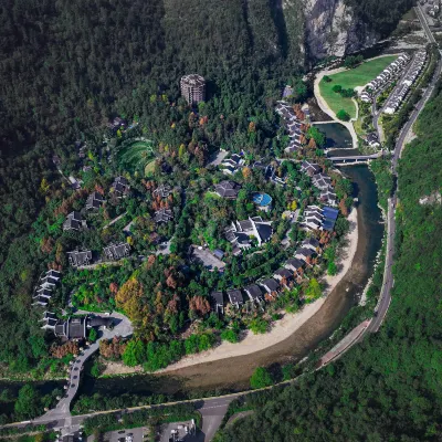 Harmona Resort & Spa Zhangjiajie Hotel berhampiran Gua Huanglong