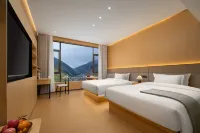 Nanhu Peninsula Hotel (Songpan Station)
