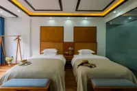 Lugu Lake Scenic Area Jingchen · Lake View Hotel - balcony