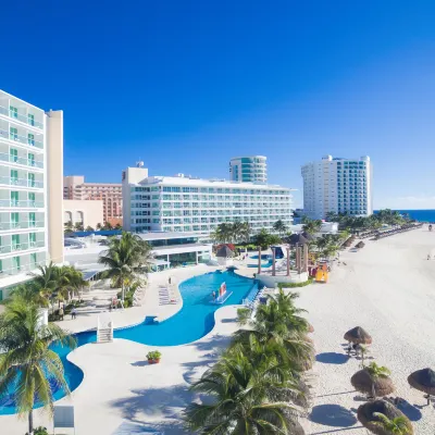 Krystal Cancun Hotels near Kosher Luxus