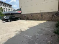 HanTing Hotel (Yichuan Dianli Building Hukou Waterfall) - parking