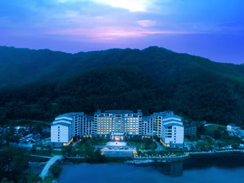 LIJIANG SOURCE RESORT HOTEL - parking