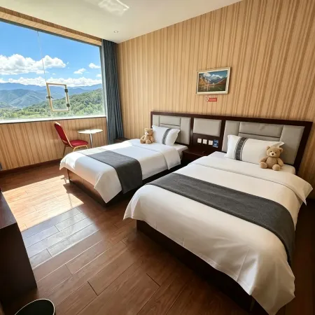 Daocheng Yatulinka Hotel (Daocheng Yading Visitor Center)