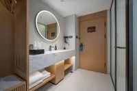 Floral Banlan Hotel (WuyuanCentral Cultural Square Branch) - parking