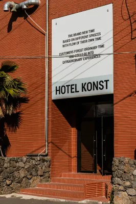 Konst Hotel - インフィニティプール