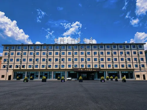 Pushu Four Seasons Hotel (Anshun Huangguoshu Avenue East Bus Station) - خدمة نقل من وإلى المطار
