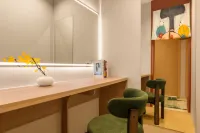 Hangzhou Yi Youth Hotel (Hangzhou West Lake Lakeside Ding'an Road Subway Station) - parking