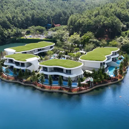 Senbola Swan Island Hot Spring Villa
