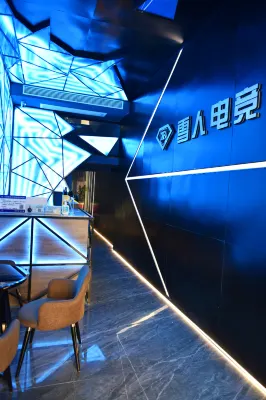 Snowman E-sports Hotel