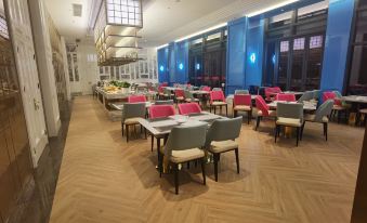 Ramada Binjiang Hotel Yichang - Housity