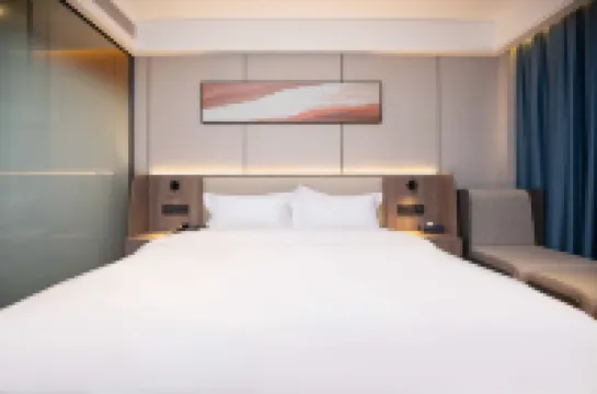 Qingmu Platinum Hotel (Fuyang Yaoban Suning Plaza)