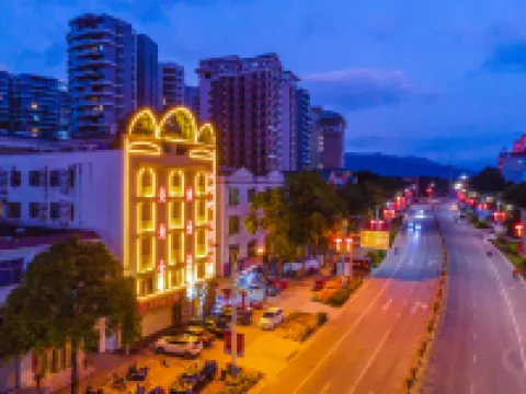 Wayalu Theme Hotel (Forest Lake Branch on March 3rd Avenue, Wuzhishan) Hotels in Wuzhishan