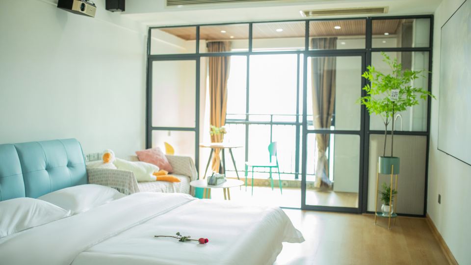 Changde Yingxiang Art Cinema Hotel
