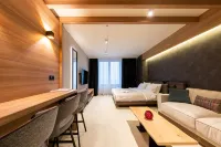 Aparthotel Woodside by Anaya Hotels near Spomenik poginulim deminerima