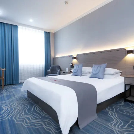 Junyi Chain Hotel (Linzhou Xinglin Road People's Square)
