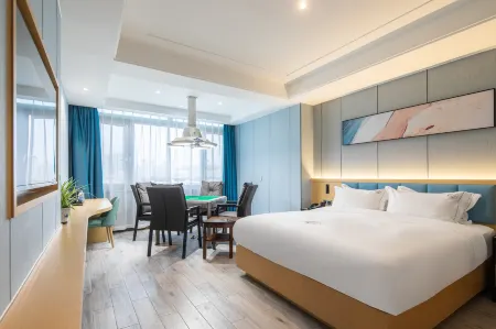 Qingmu Platinum Hotel (Nanjing Pukou Wende Road Subway Station)