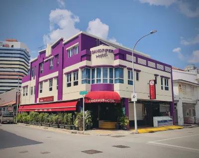 Sandpiper Hotel Отели рядом с достопримечательностью «Малая Индия»