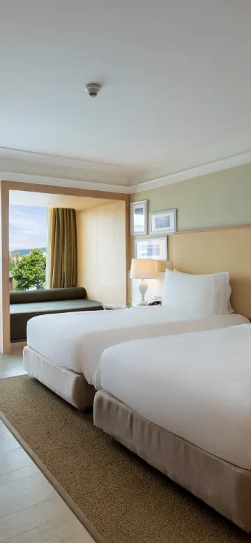 ห้องดีลักซ์เตียงแฝดวิวเนินเขา