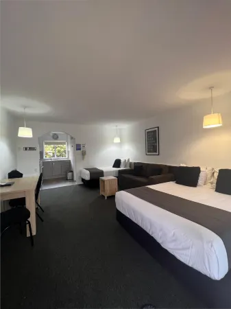 Asure Green Gables Motel Отели в г. Аппер Хатт