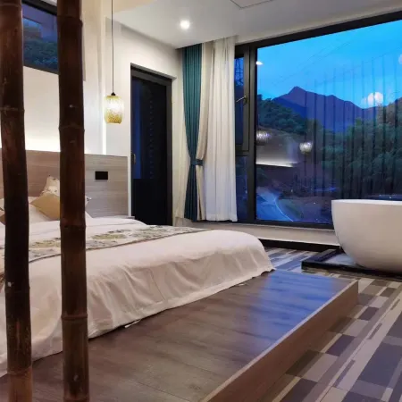 Weilanjian Homestay (Moon Bay Scenic Area)