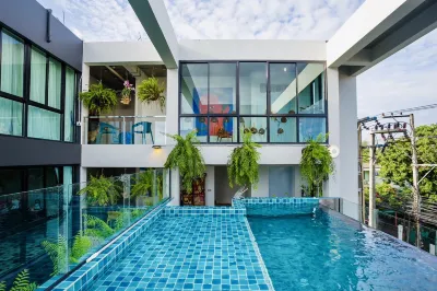 River Art Hotel