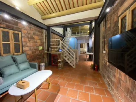 Single-family old house Postman Homestay Hotels near Shishi Gold Coast