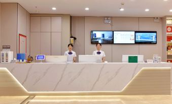 GreenTree Inn Business Hotel (Xi'an Big Wild Goose Pagoda Datang Night City Branch)