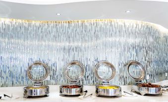 Yuekejia Hotel (Century City Erji Road Subway Station)