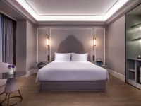 Mercure Shanghai Hongqiao SOHO Hotels near Beixinjing Station
