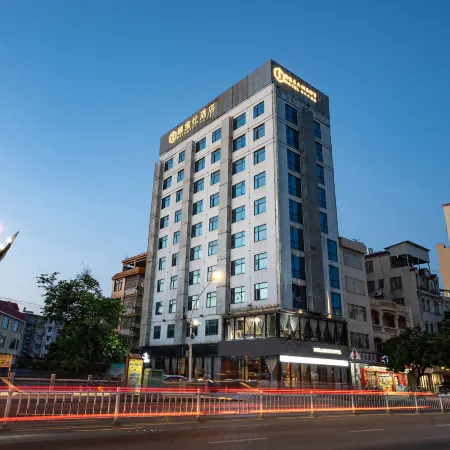 Meirui Hotel (Beiliu Central Plaza Bus Terminal)