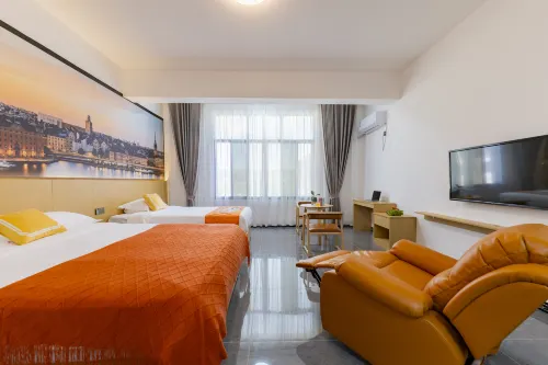 Xishuangbanna Jinghong Kaiji Business Hotel (Gasa Airport High-speed Railway Branch)