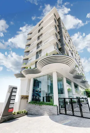 1075 Dormitel Отели рядом с достопримечательностью «Азиан Колледж Оф Текнолоджи»