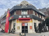 Golden stone half-boutiqueapartment